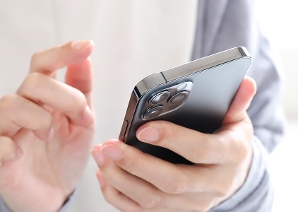 スマホでお問い合わせする様子